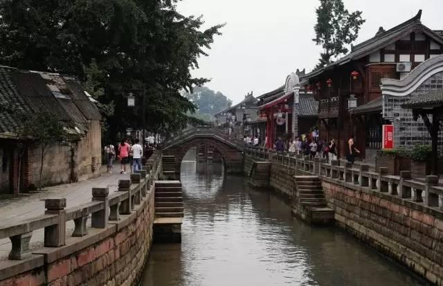 一个是吵架会让着你的对象一个是吵架不会让着你的 那个好？游戏画面